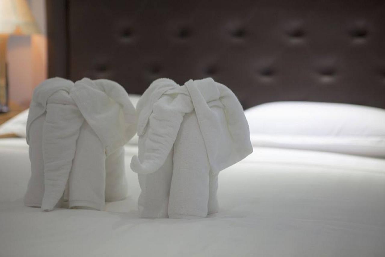 Woodland Hotel Yangon Ngoại thất bức ảnh