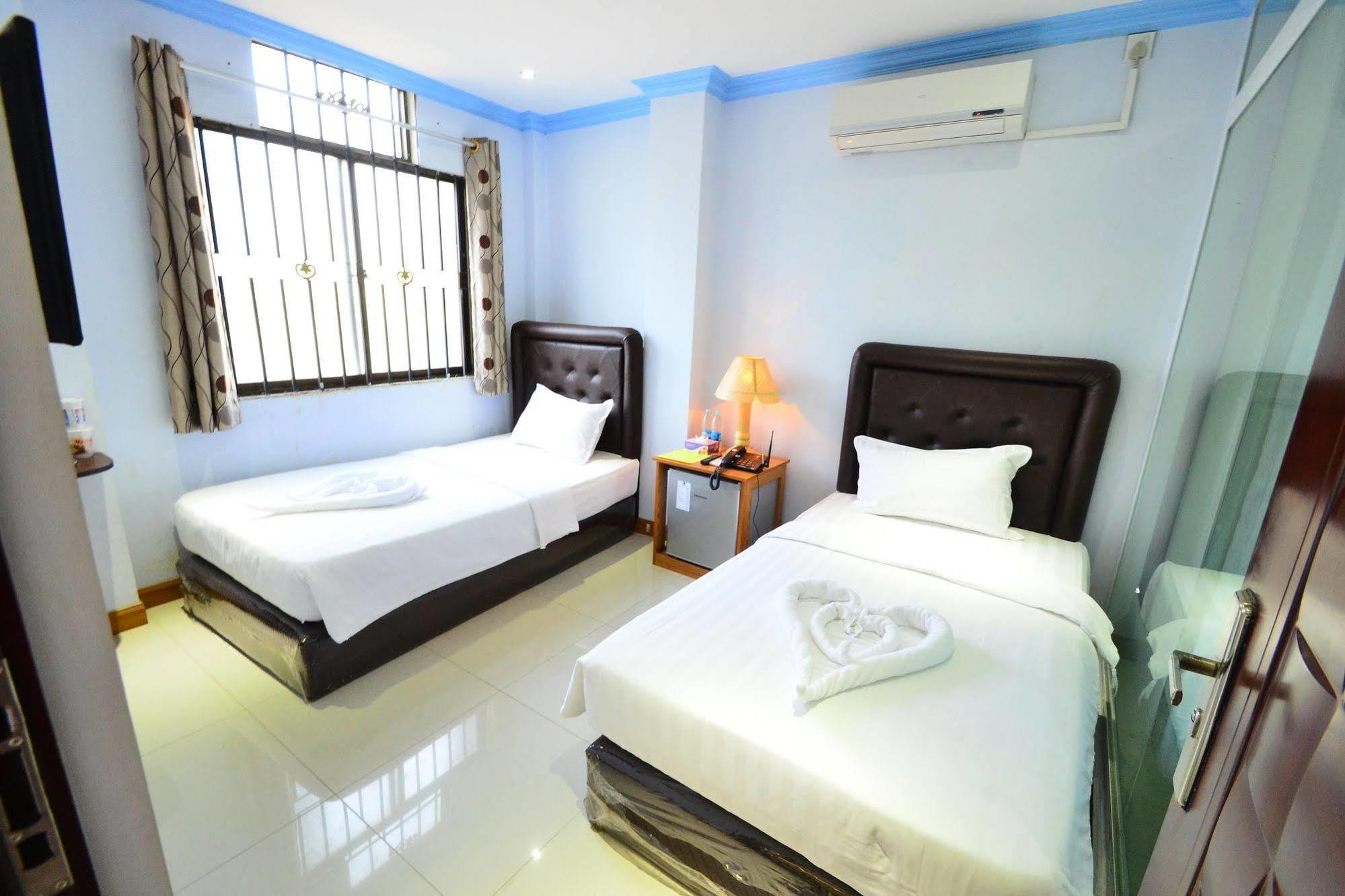 Woodland Hotel Yangon Ngoại thất bức ảnh