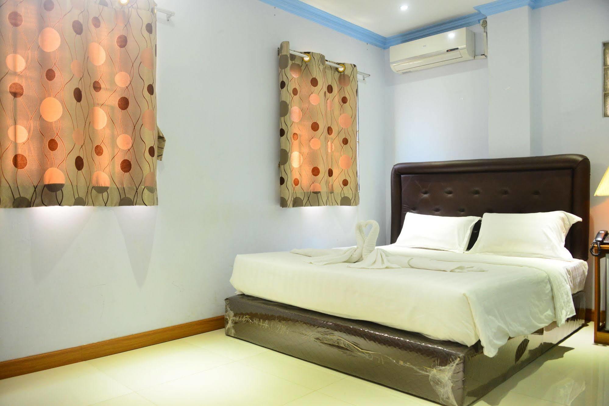 Woodland Hotel Yangon Ngoại thất bức ảnh