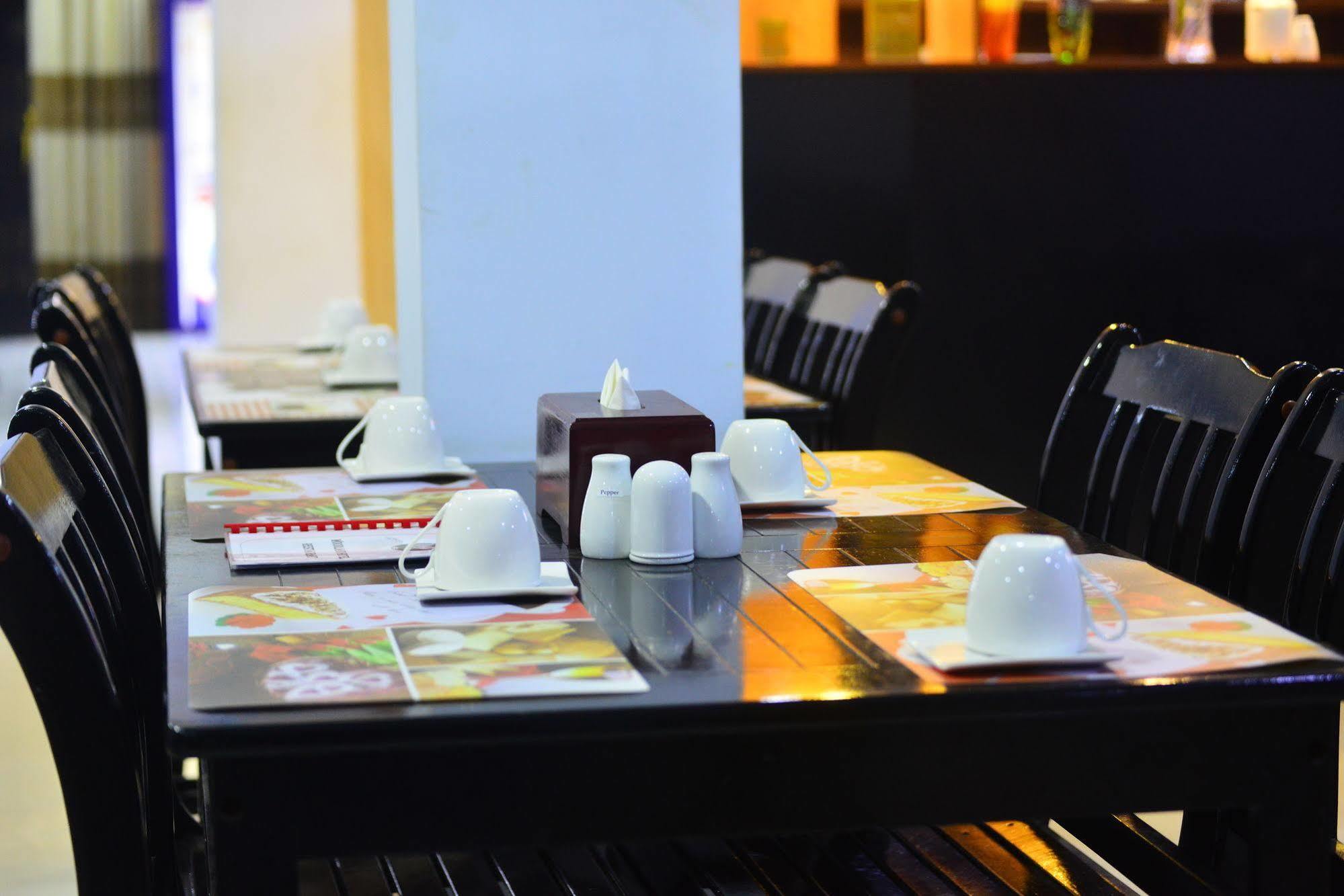Woodland Hotel Yangon Ngoại thất bức ảnh