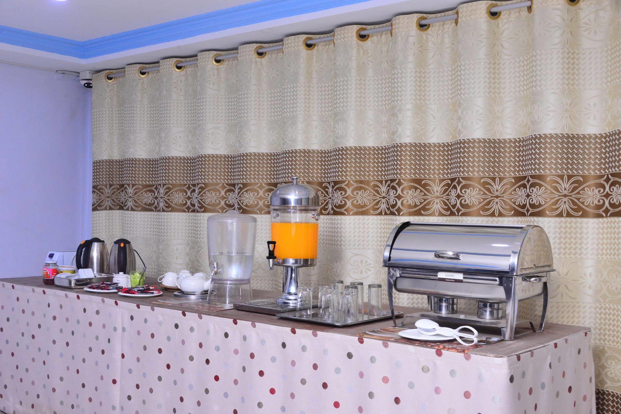 Woodland Hotel Yangon Ngoại thất bức ảnh
