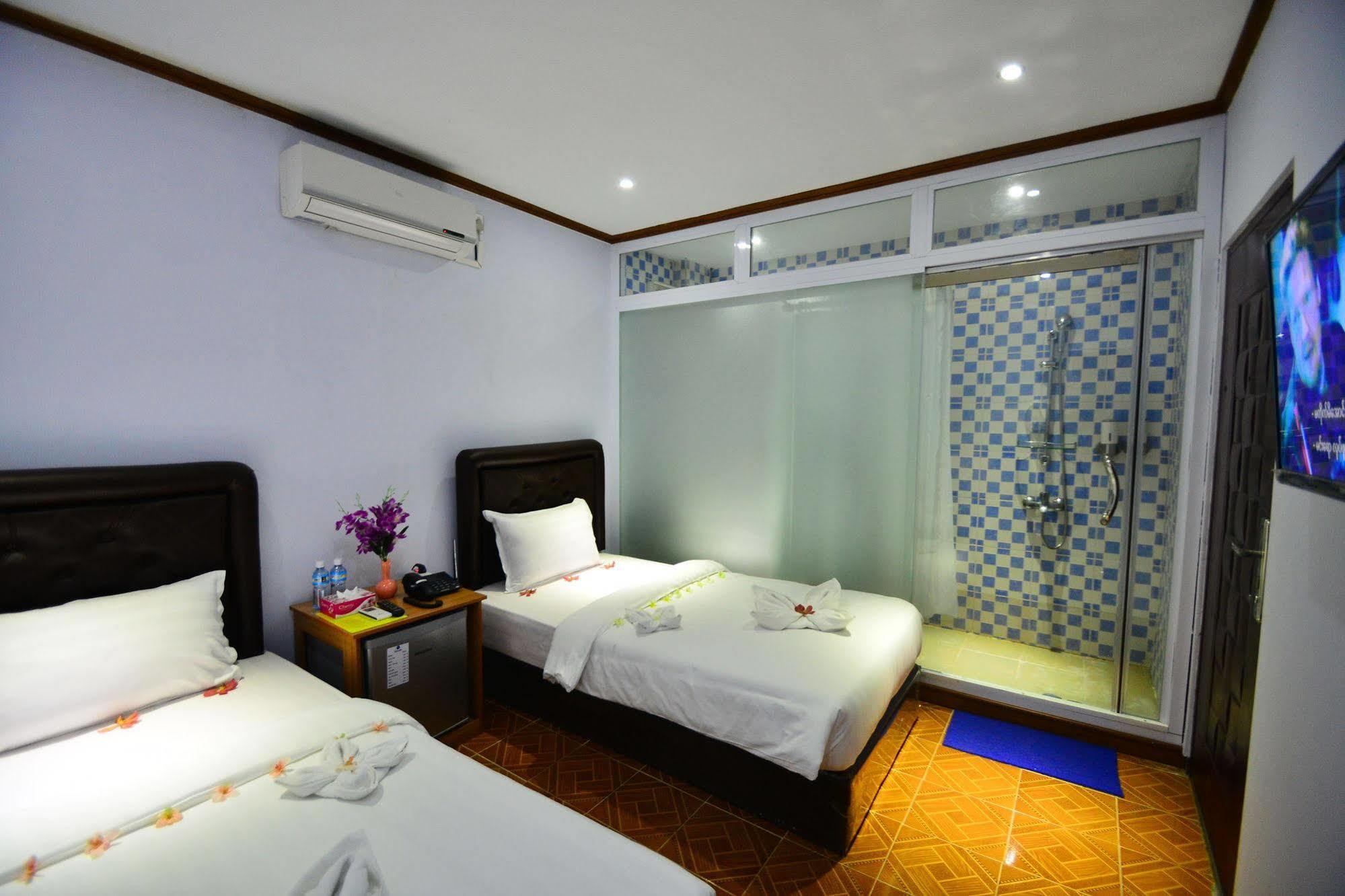 Woodland Hotel Yangon Ngoại thất bức ảnh