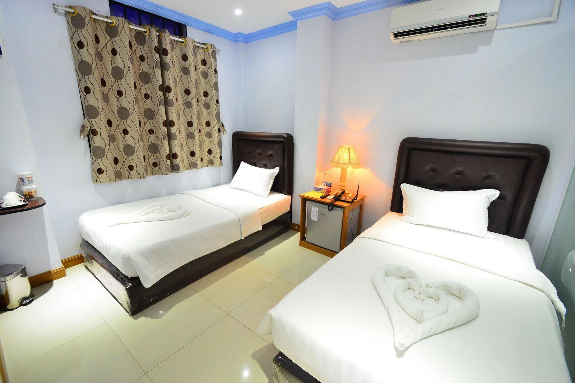 Woodland Hotel Yangon Ngoại thất bức ảnh