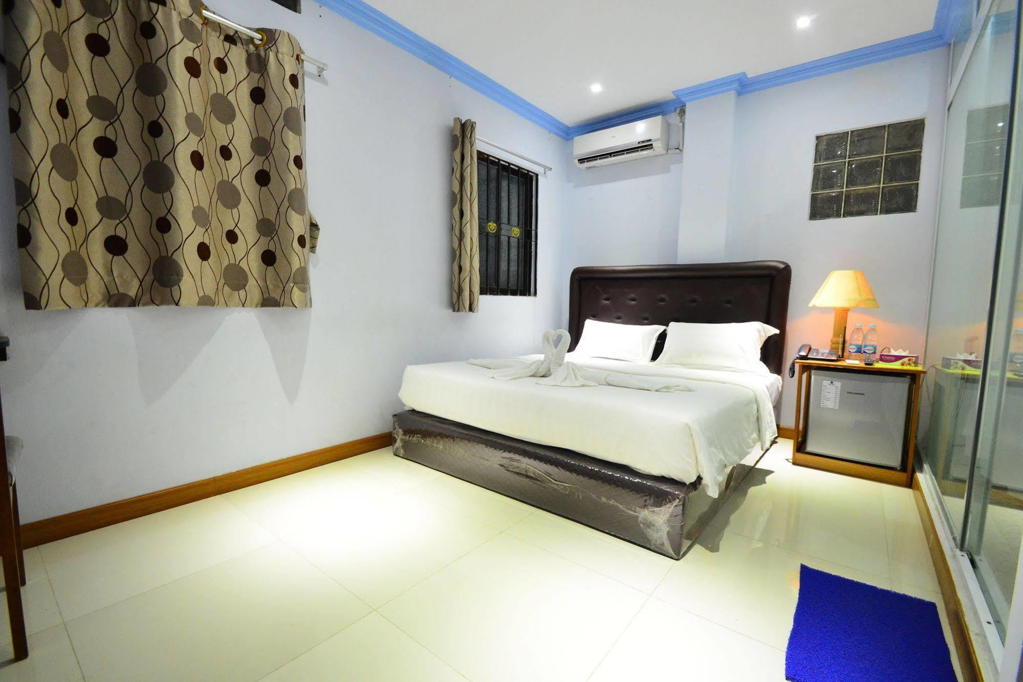 Woodland Hotel Yangon Ngoại thất bức ảnh